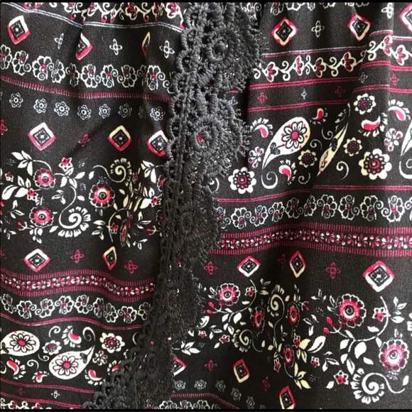 NWT Floral shorts - Picture 3 of 4